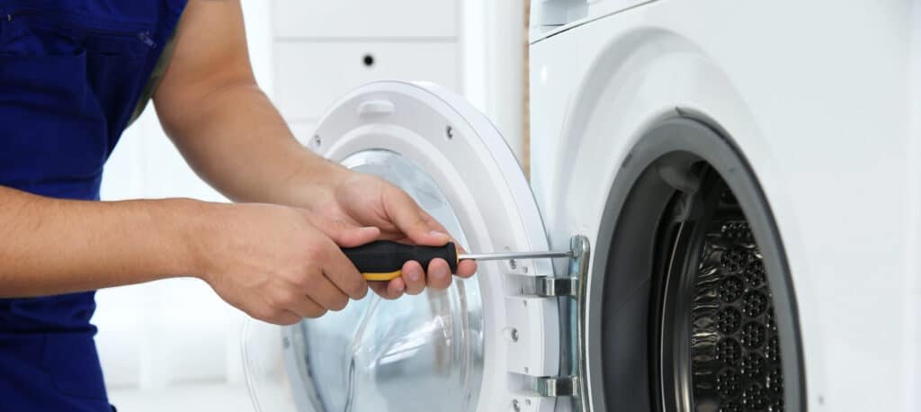 técnico reparando lavadora whirlpool en bogota servicio tecnico a domicilio